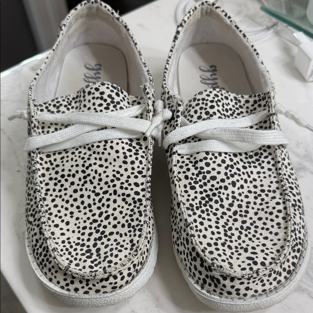 Gypsy Jazz White and Black Spotted Casual Loafers